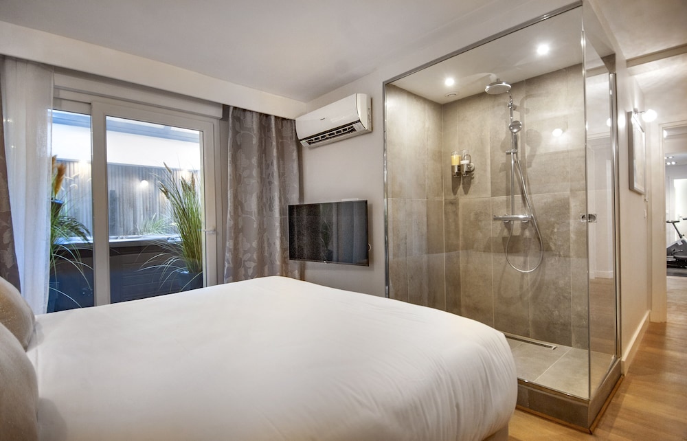 1 Bedroom, Presidential, Apartment, Queen Bed, Sauna, Jetted Pool