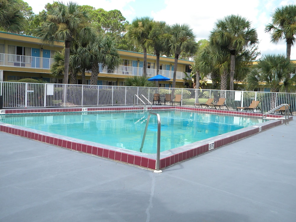 Econo Lodge Daytona Beach - Speedway 34/48