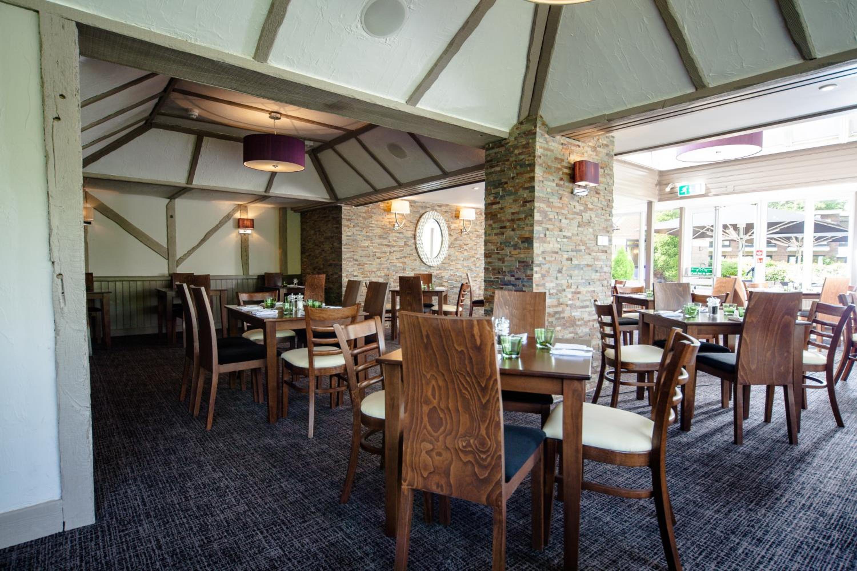Legacy Rose And Crown Hotel 35/59