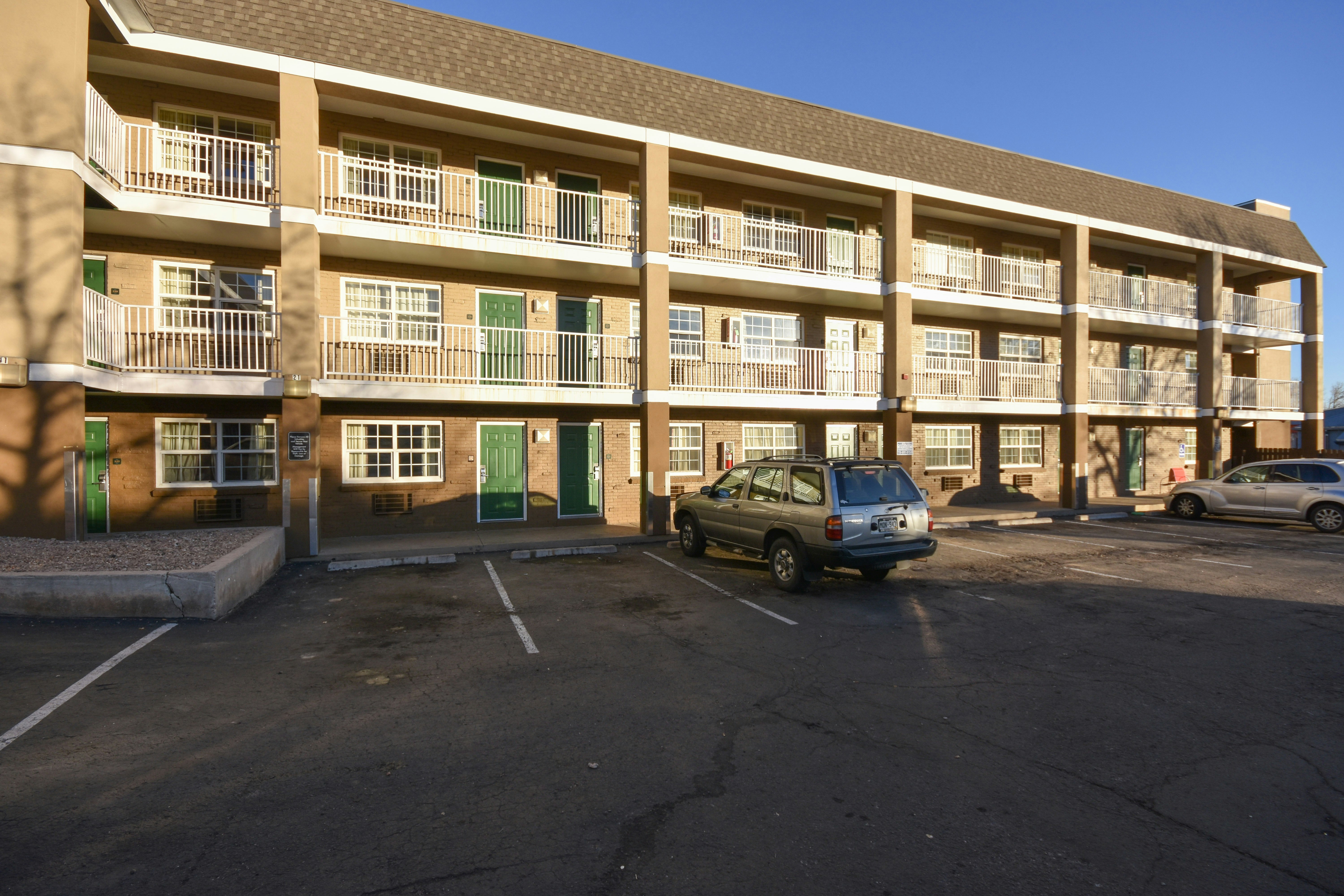 HomeTowne Studios by Red Roof Denver - Lakewood West 34/42