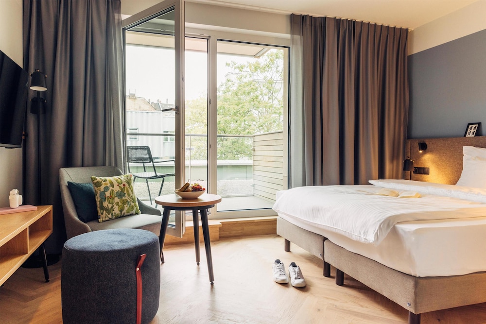 SIGNATURE, DOUBLE OR TWIN BED, GARDEN VIEW, GARDEN AREA