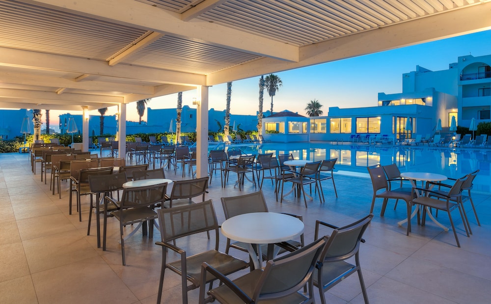 Aeolos Beach Hotel 40/57