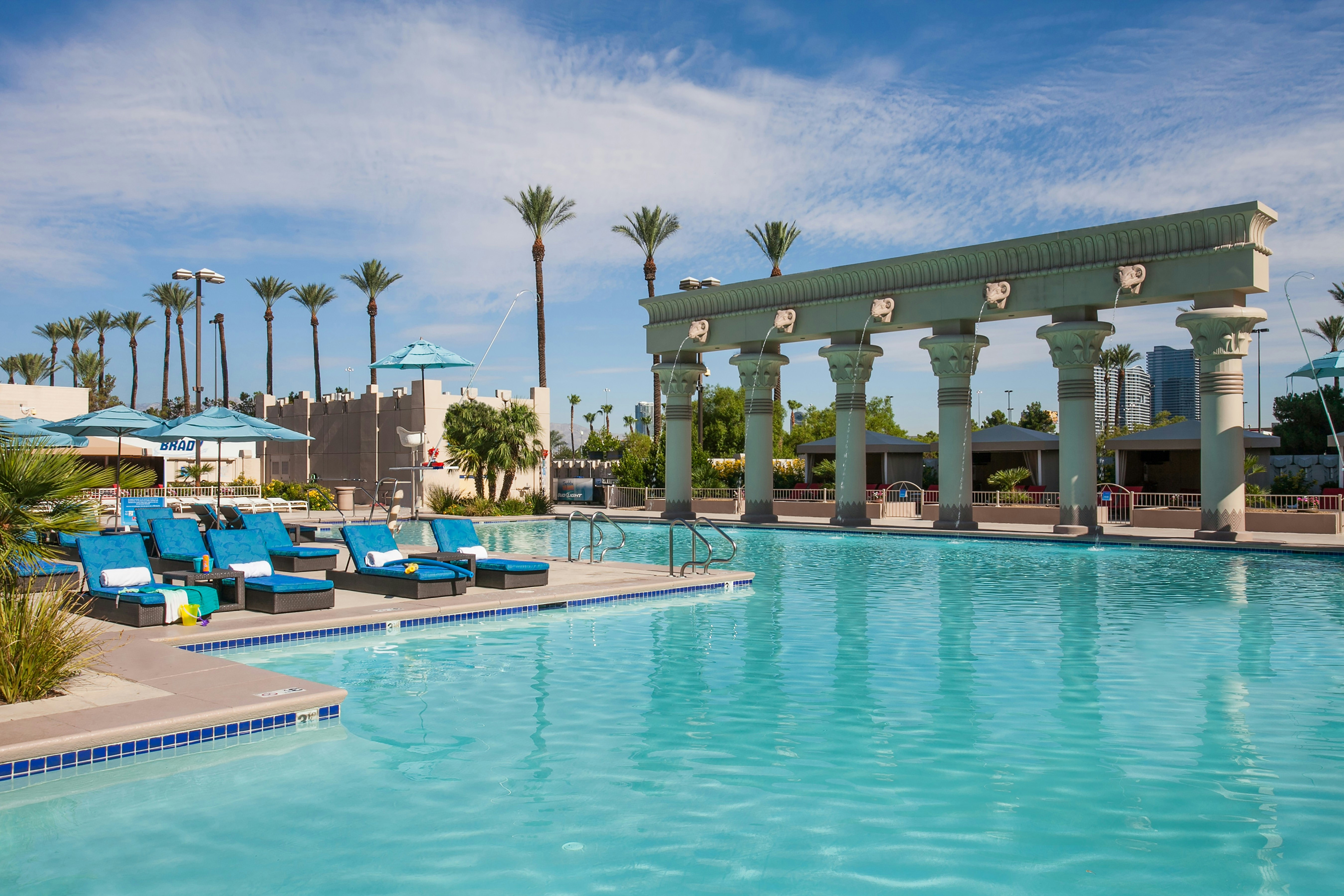 Luxor Hotel and Casino 70/73