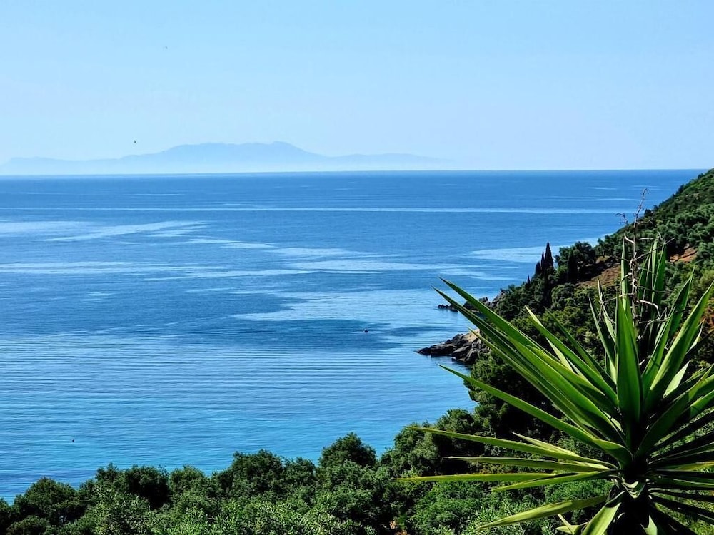Enjoy Lichnos Bay Village Camping Hotel & Apartments 42/46