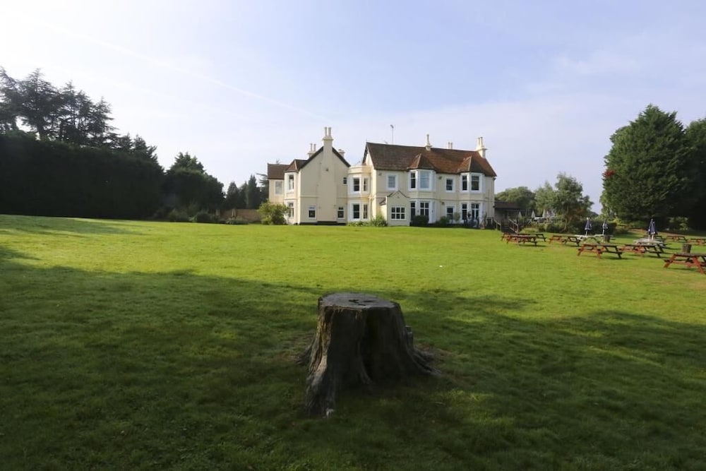 Worplesdon Place Hotel 6/70