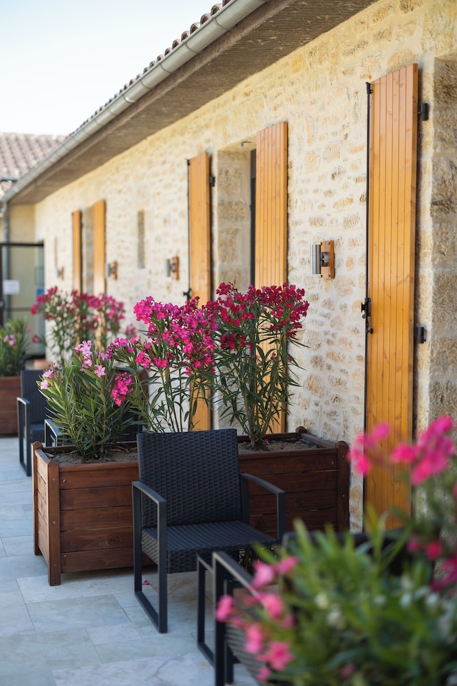 HOTEL L OUSTAL 30/50