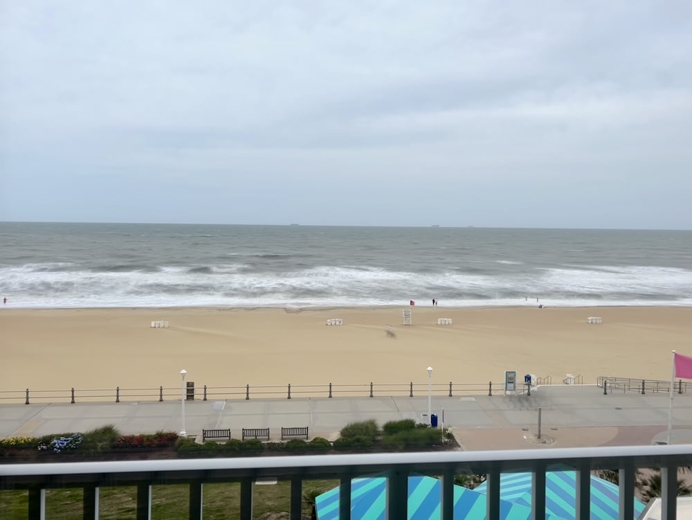 Surfbreak Oceanfront Hotel, Ascend Hotel Collection 55/61