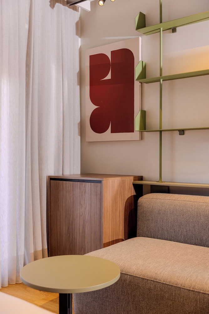 Si hotel Tirana 8/61