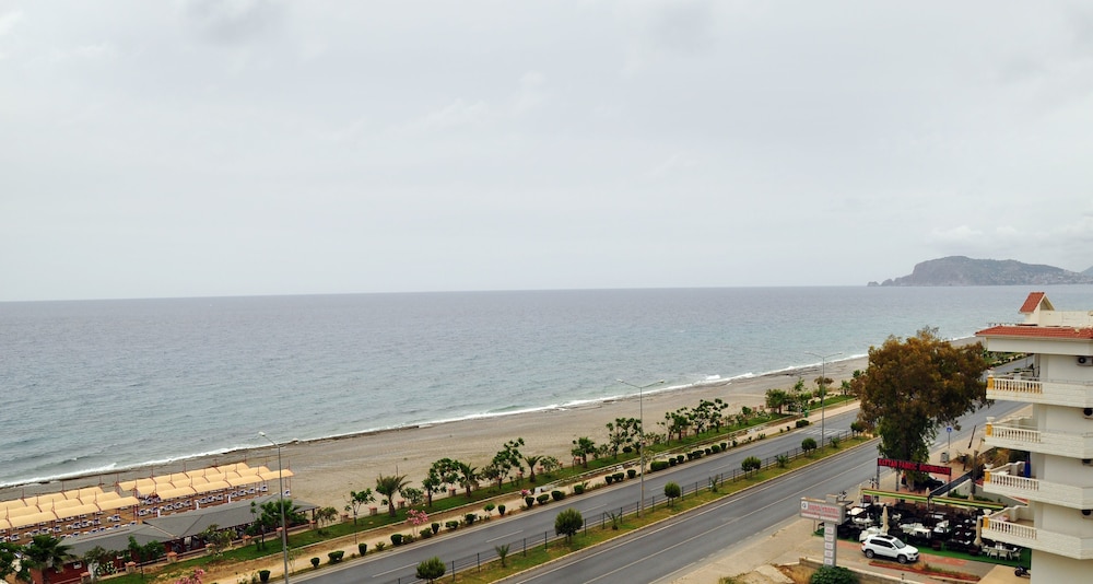 Sey Beach Hotel & Spa 40/50