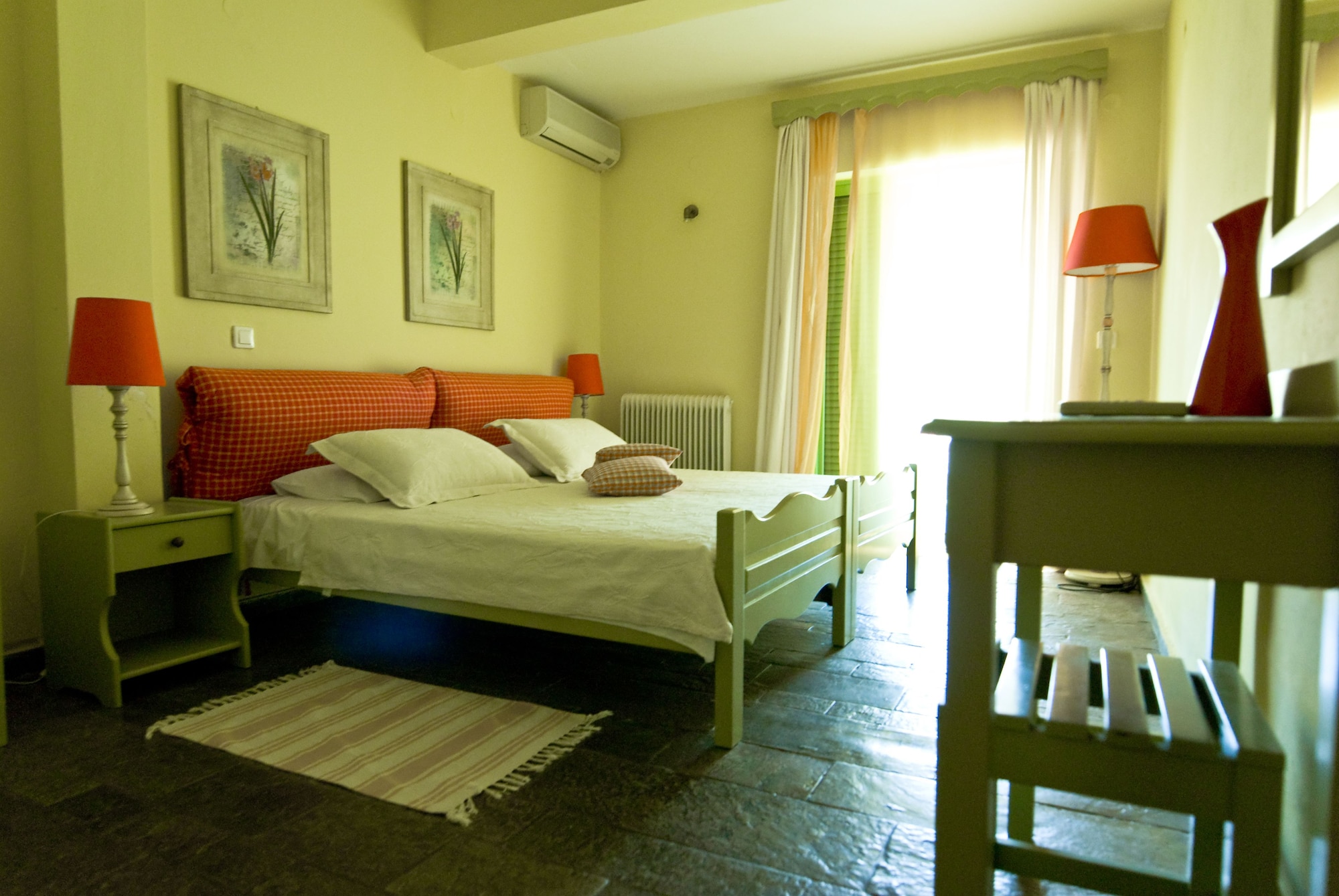 2 BEDROOMS, APARTMENT