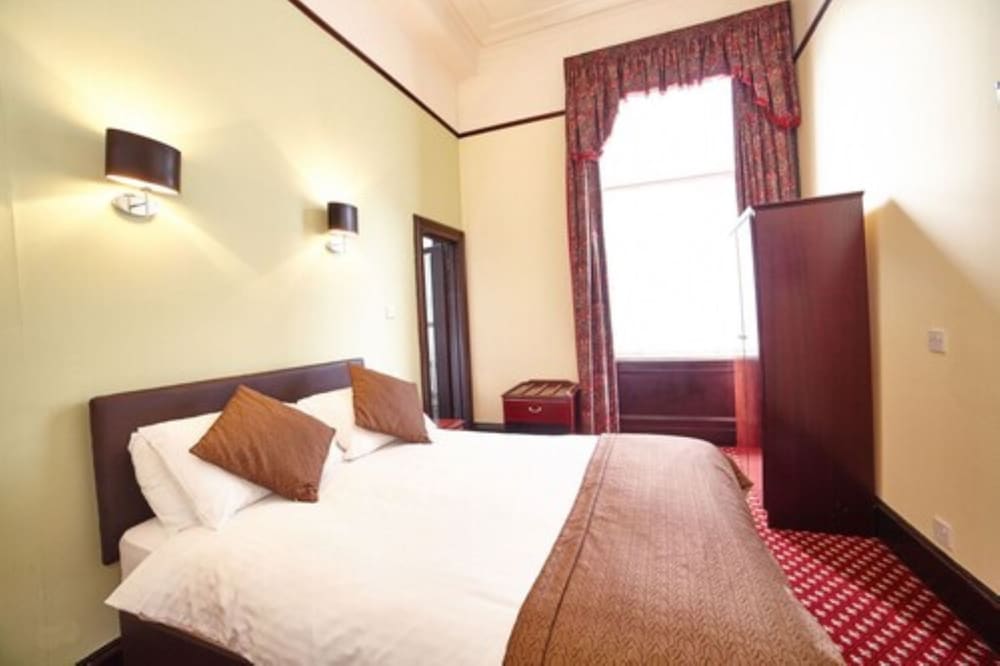 Station Hotel Aberdeen 33/67