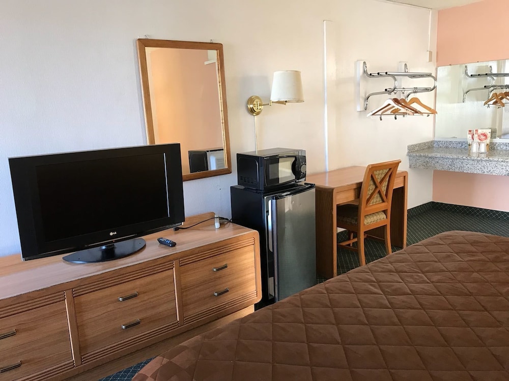 ECONOMY INN BARSTOW 41/57