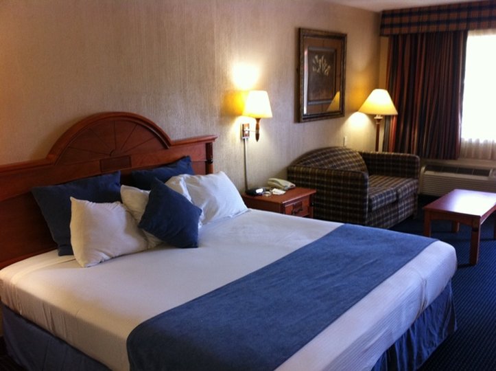Downtowner Inn And Suites 6/12