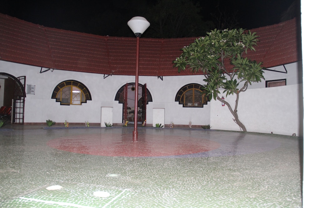 Hotel Tapovan 3/27