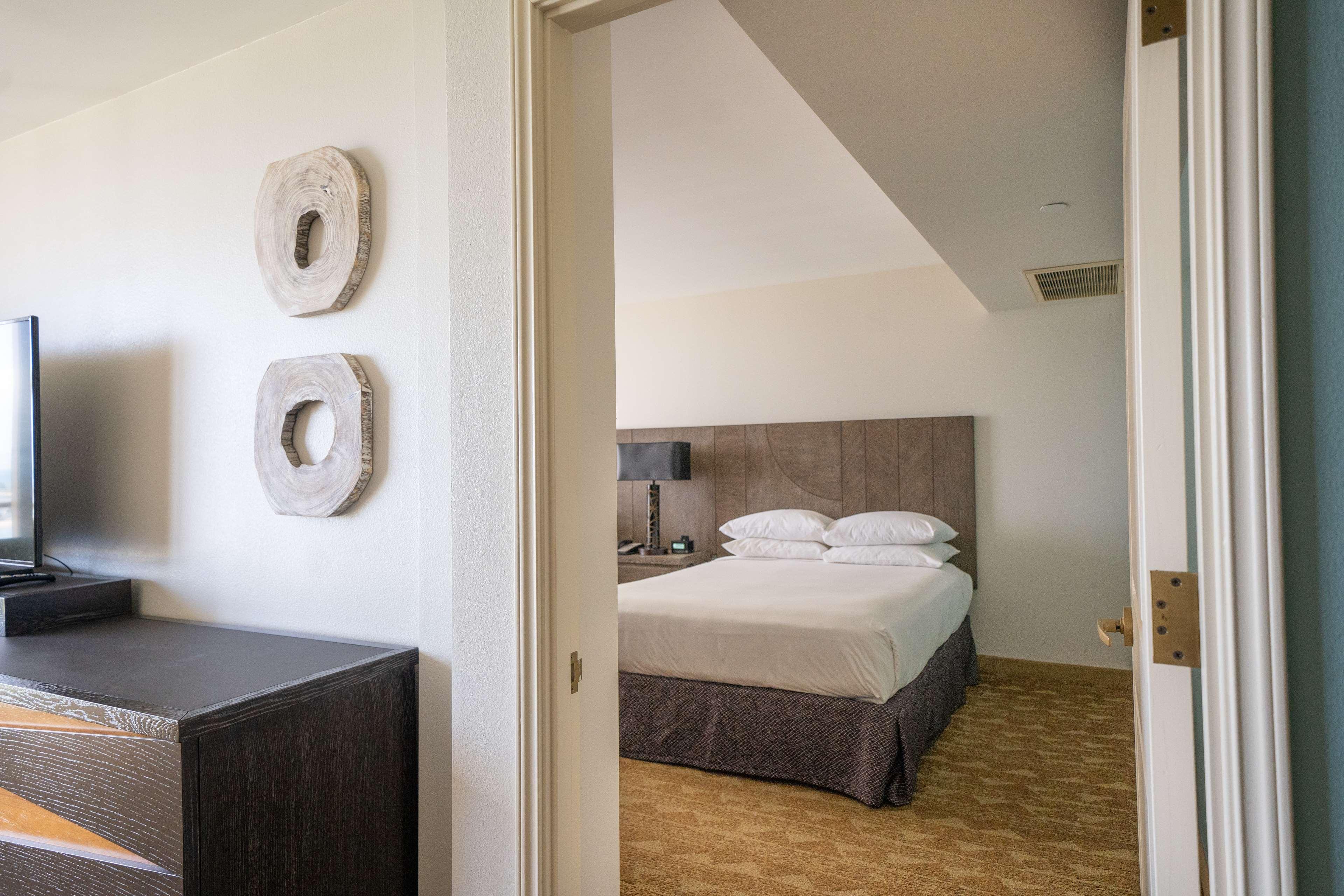 1 BEDROOM, SUITE, 2 QUEEN BEDS