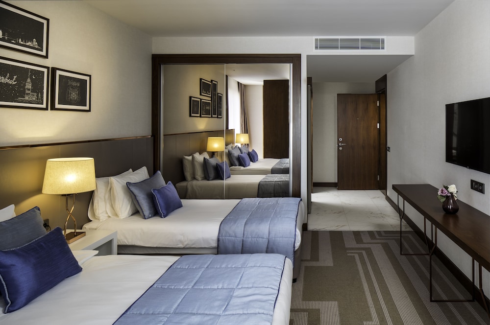 2 BEDROOMS, CONNECTING, DELUXE, FAMILY