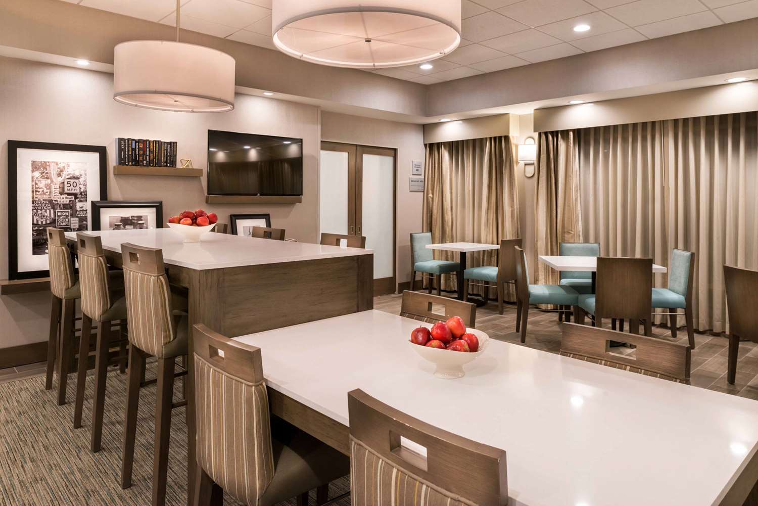 Hampton Inn Channel Islands Harbor 36/65
