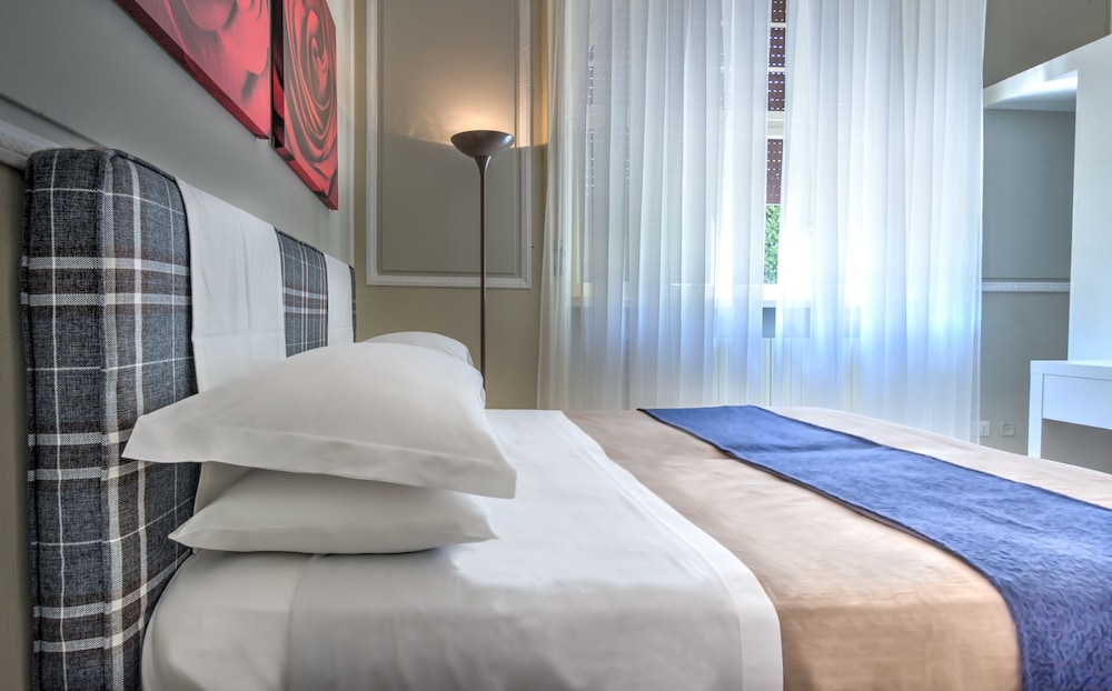 Rame Suites 12/68