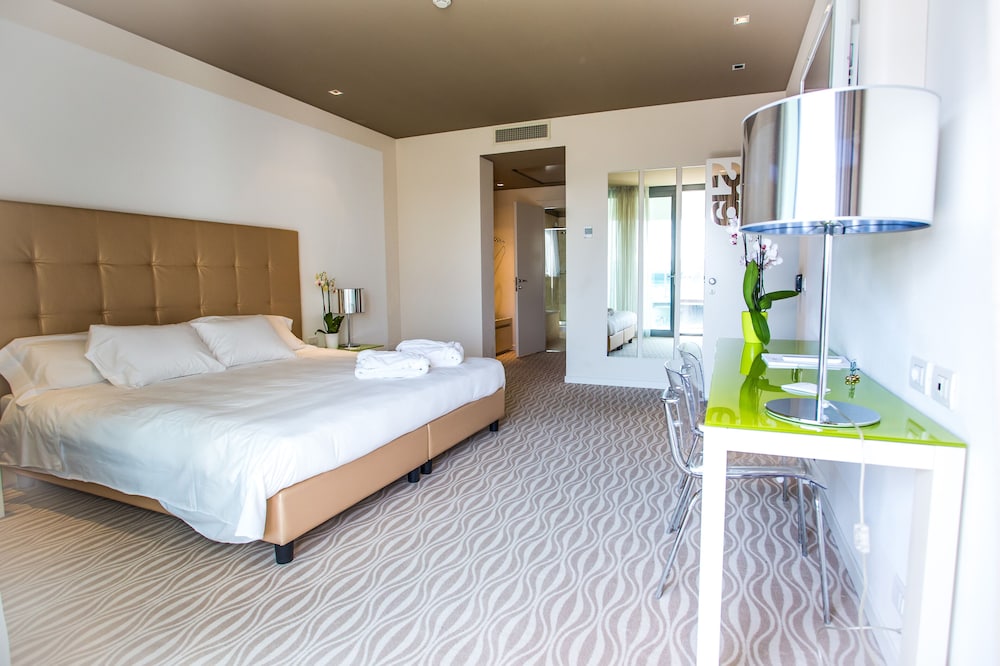 One Hotel & Restaurant 15/50