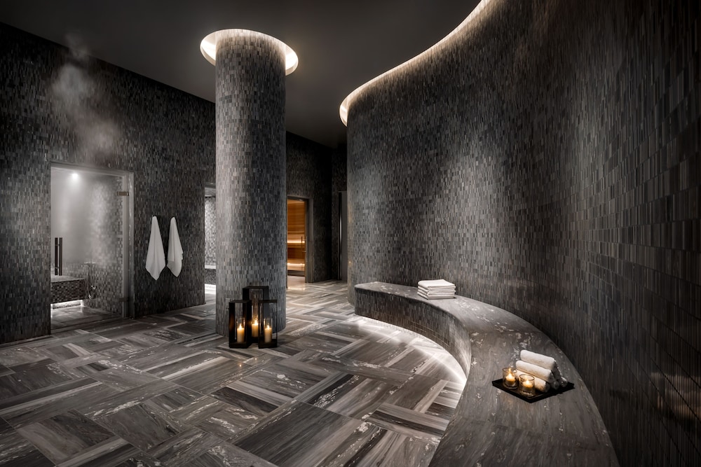 Fairmont Century Plaza Gold Experience 32/73
