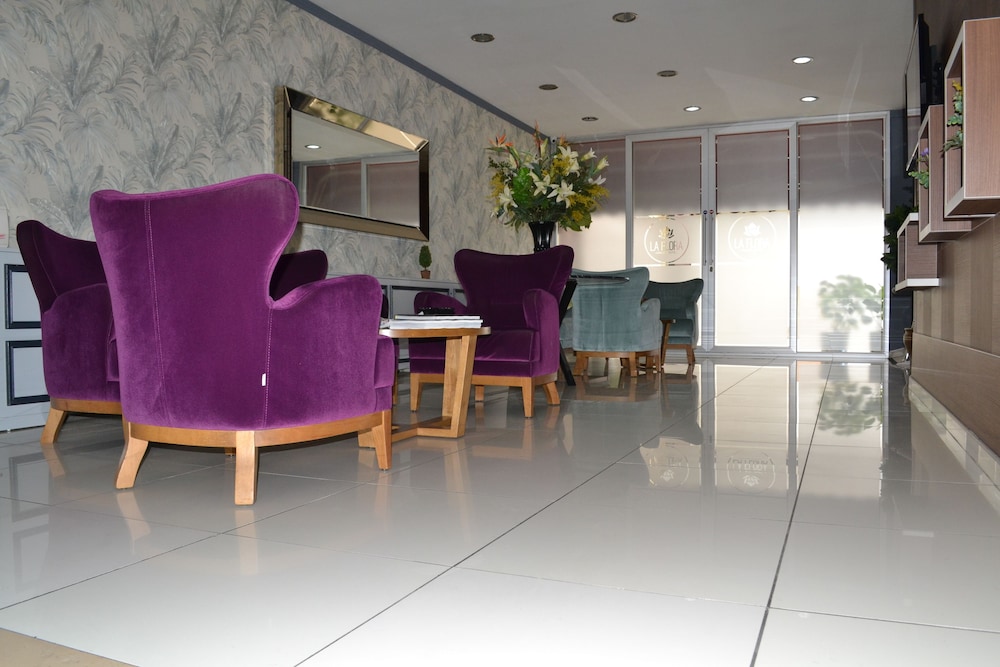 La Flora House Otel 25/35