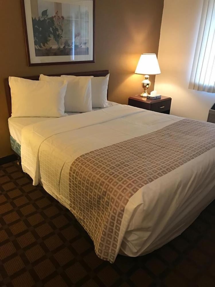 McGoverns Hotel and Suites 14/45