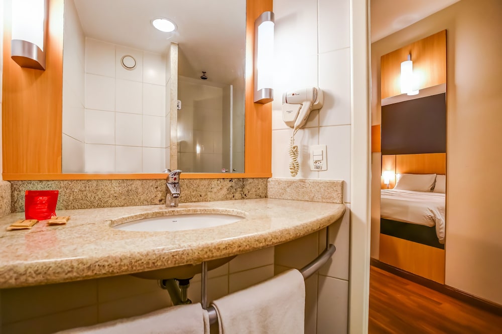 Ibis Vitoria Praia De Camburi 47/48