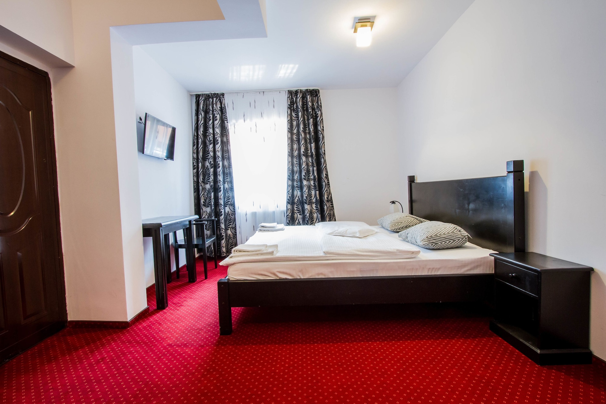 PREMIUM, QUEEN BED