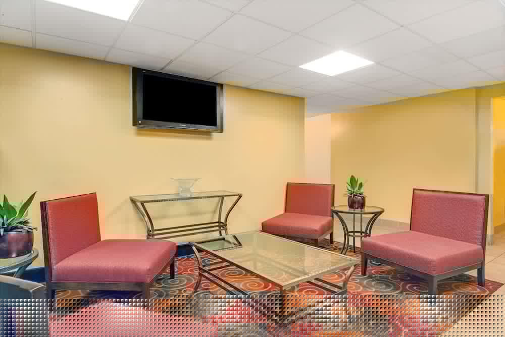 Super 8 By Wyndham Stamford/New York City Area 21/24