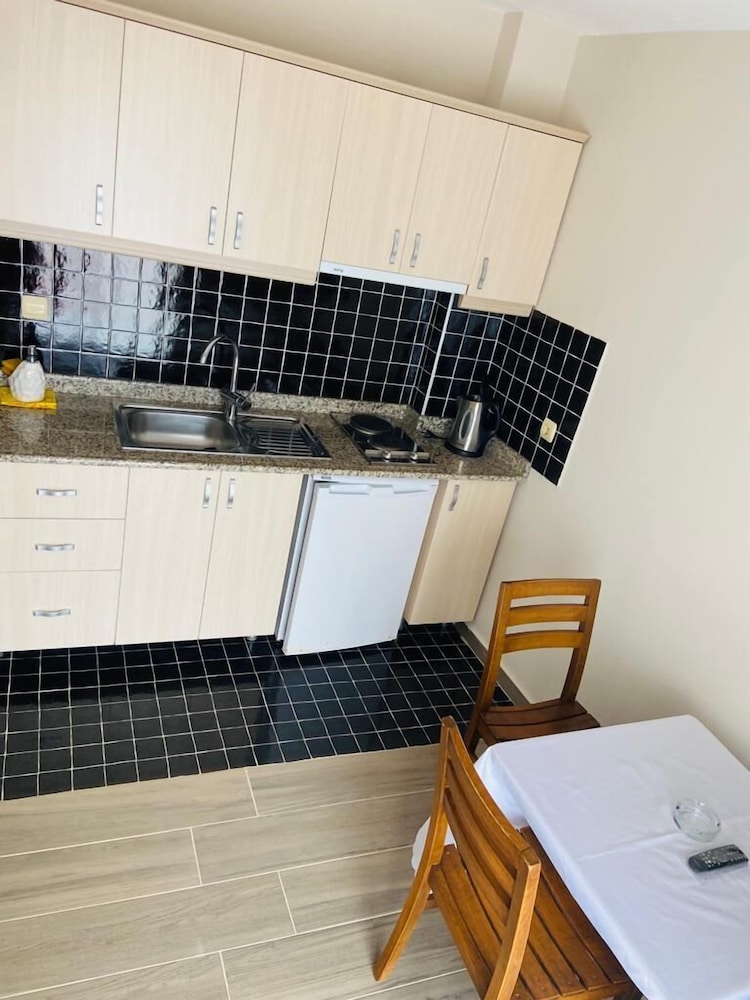 Ileri Hotel & Apartments 49/49