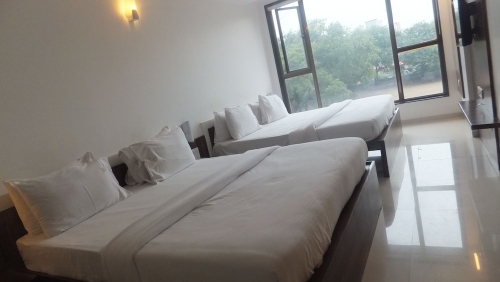 Hotel G Square 10/30