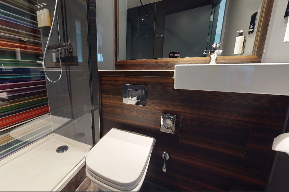 VILLAGE BIRMINGHAM WALSALL - HOTEL & LEISURE CLUB 48/58