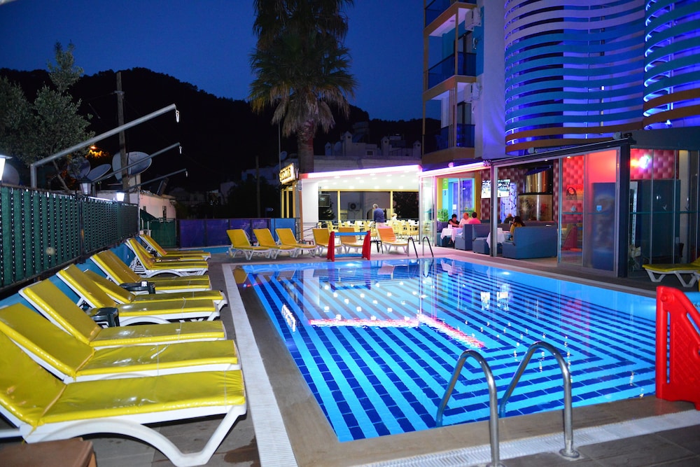 Alara Hotel 4/42