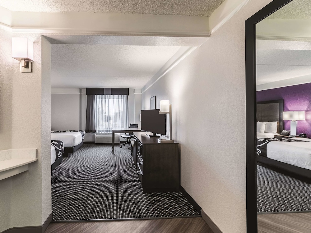 La Quinta Inn & Suites by Wyndham Austin Airport 34/46