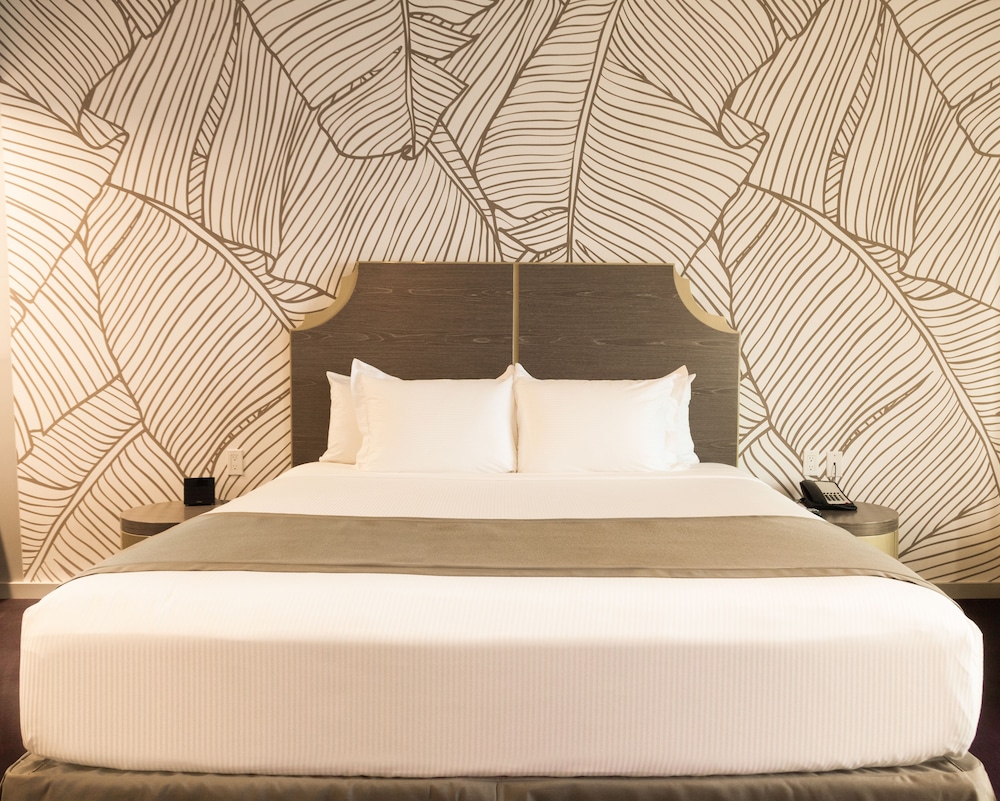 The L Hotel 29/50