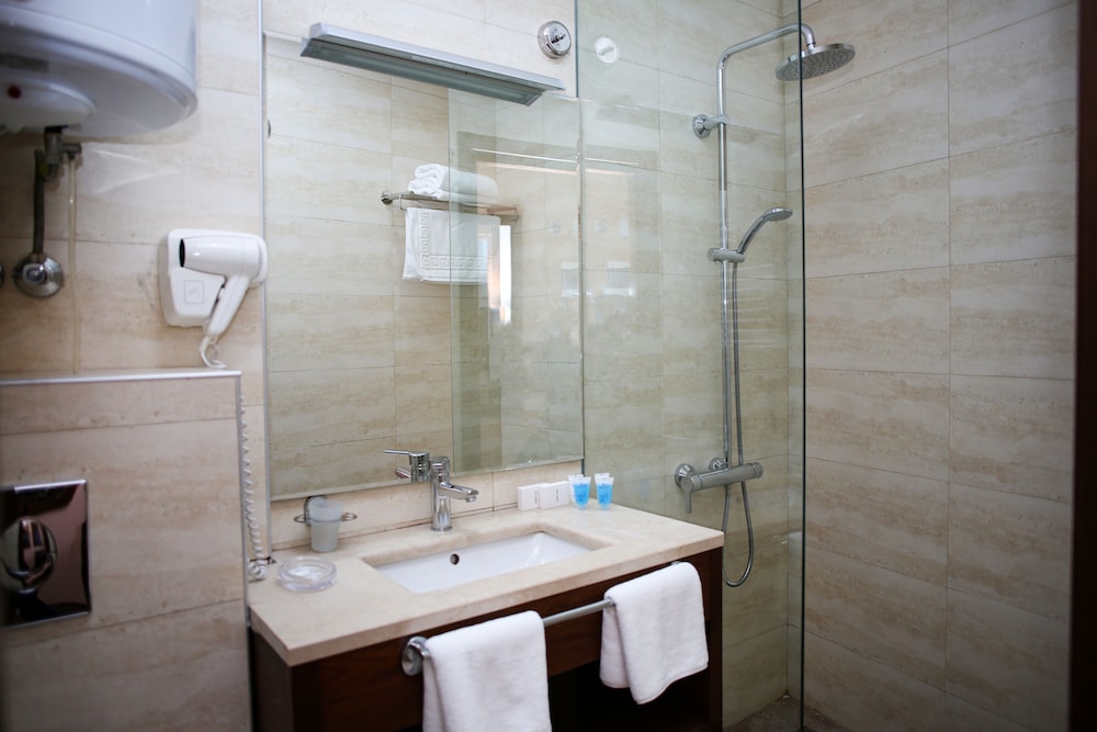 Corner Inn 48/50