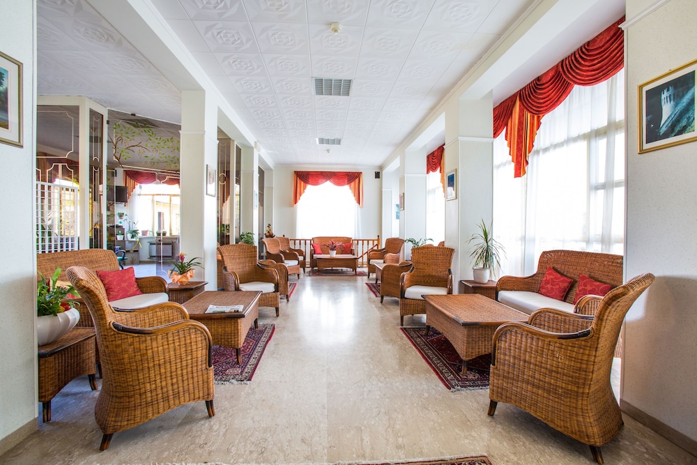 HOTEL DELFINO 12/24