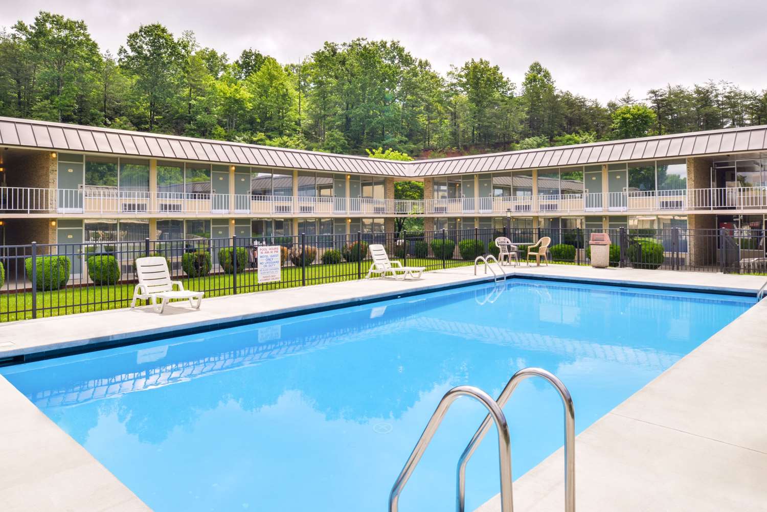 Dutch Inn Hotel 9/22