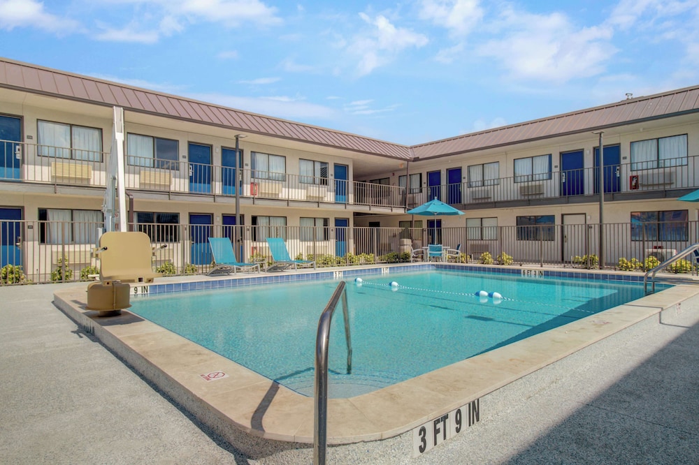 Motel6 Venice, FL 55/63