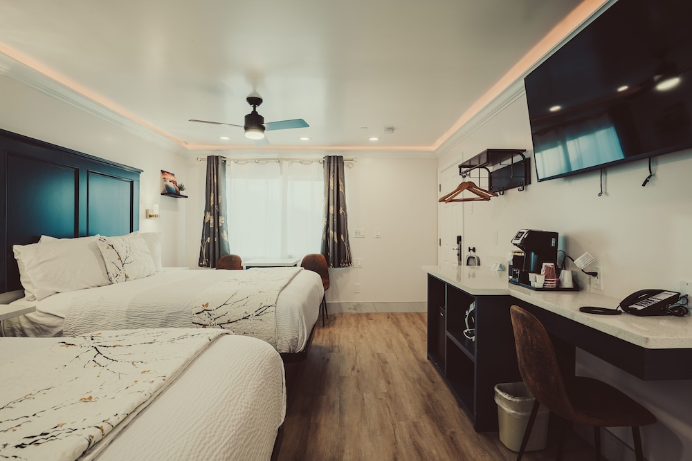 Comfort, 2 Queen Beds