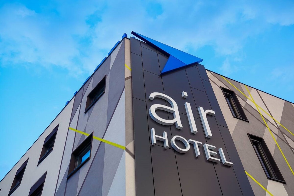 AIR HOTEL 2/67
