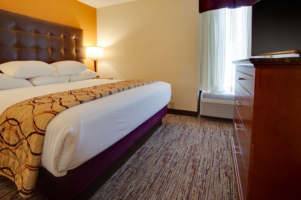 Drury Inn and Suites Terre Haute 4/32