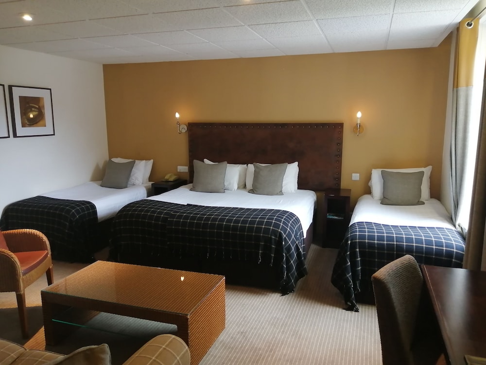 Eight Acres Hotel 3/39