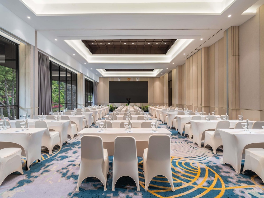 Mercure Cibadak Sukabumi Resort 36/48