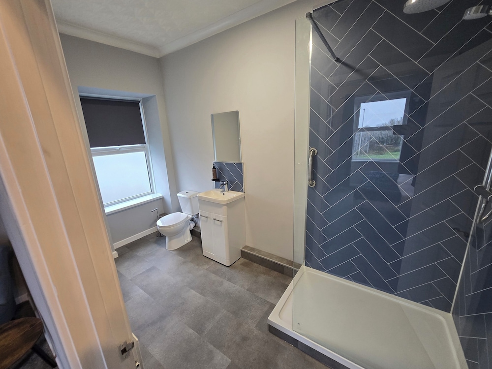 Ashburnham Hotel 50/50