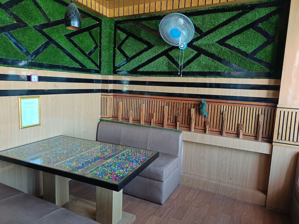 Sara's Backpackers Hotel 56/74