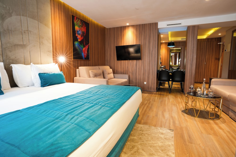 First Suites Hotel 13/35