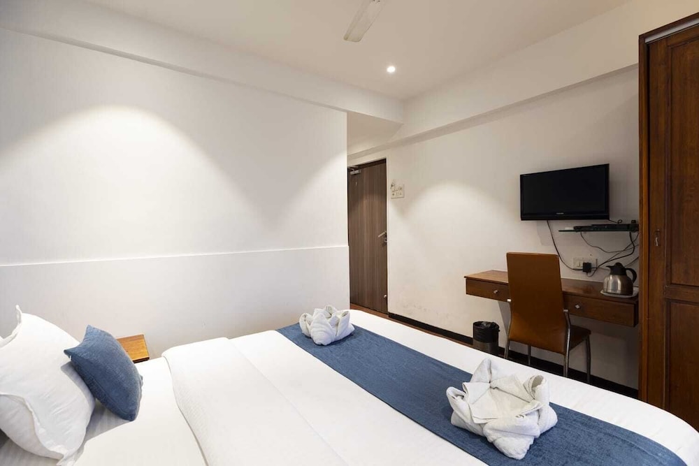 HOTEL Q DECK 7/16
