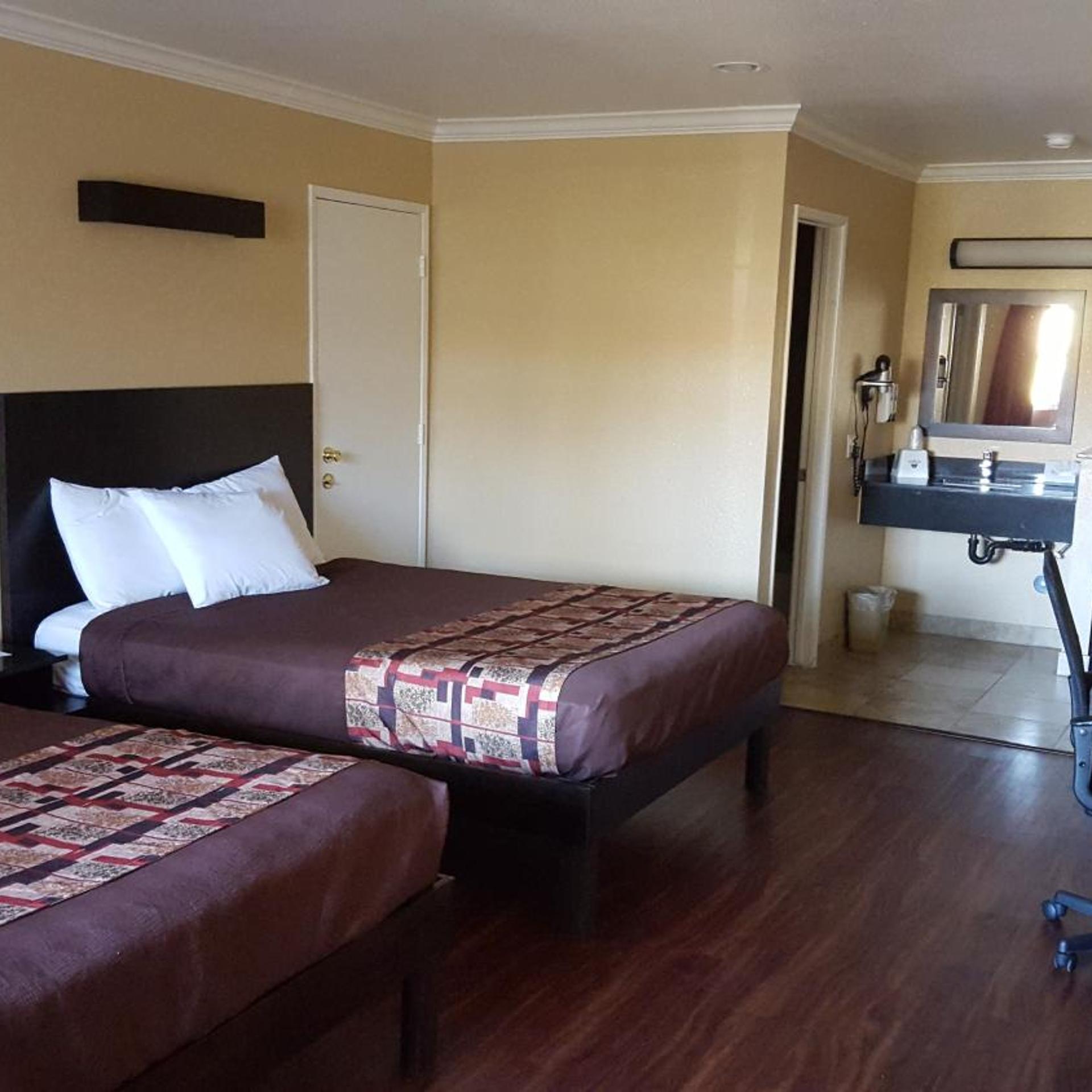 Anaheim Astoria Inn & Suites 5/22