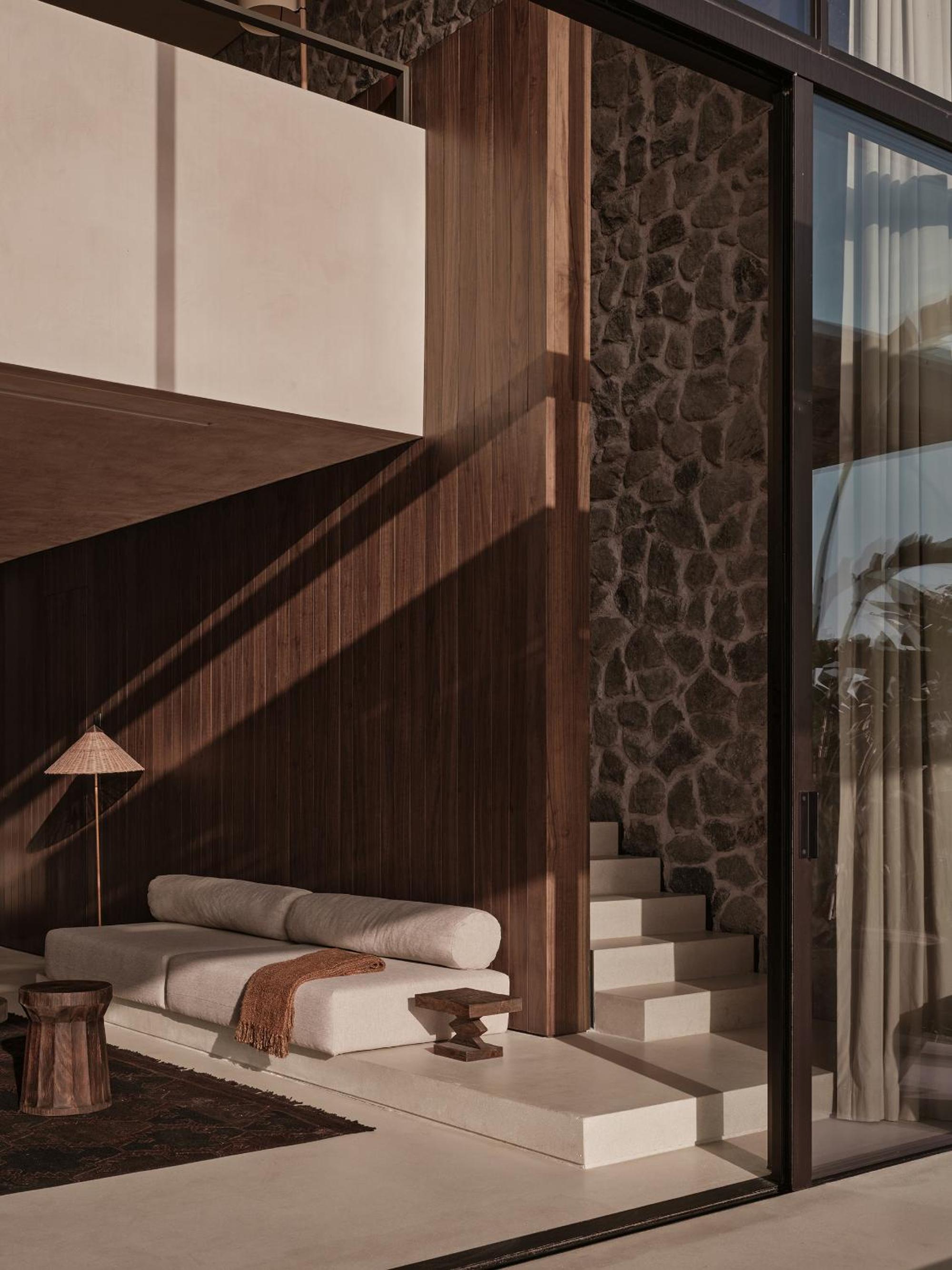 Mezzanine, Villa